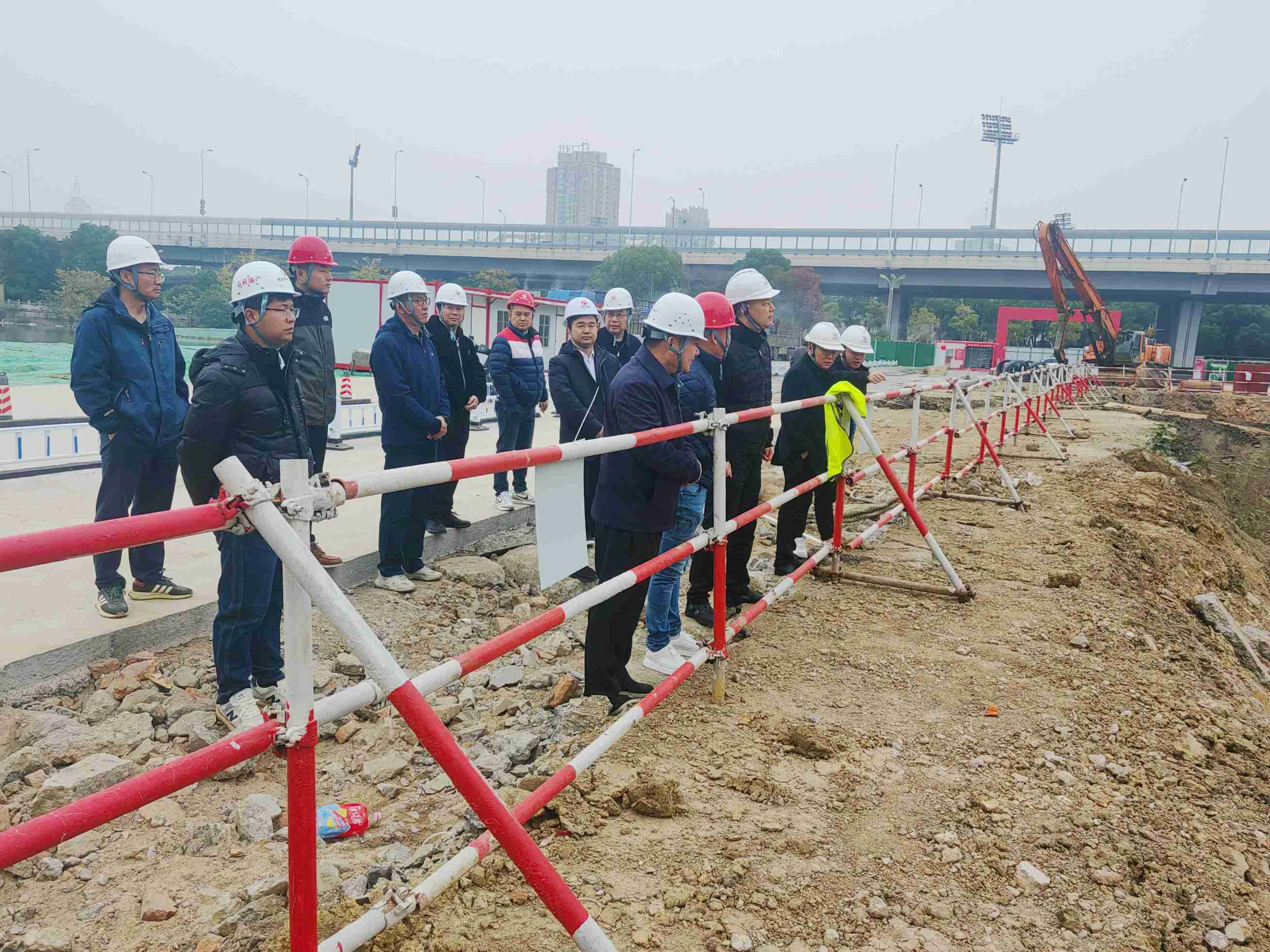 市政公用集團(tuán)黨委委員、副總經(jīng)理葛威敏一行深入我司承建的南昌市政地產(chǎn)洪都北大道住宅項(xiàng)目開(kāi)展安全生產(chǎn)督導(dǎo)檢查